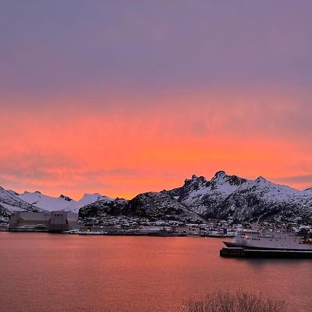 Sentrumsnaer Leilighet Med Utsikt Svolvær Esterno foto