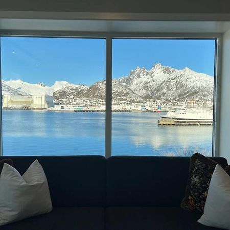 Sentrumsnaer Leilighet Med Utsikt Svolvær Esterno foto