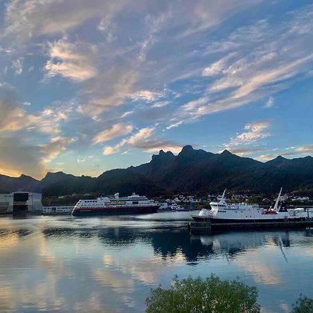 Sentrumsnaer Leilighet Med Utsikt Svolvær Esterno foto